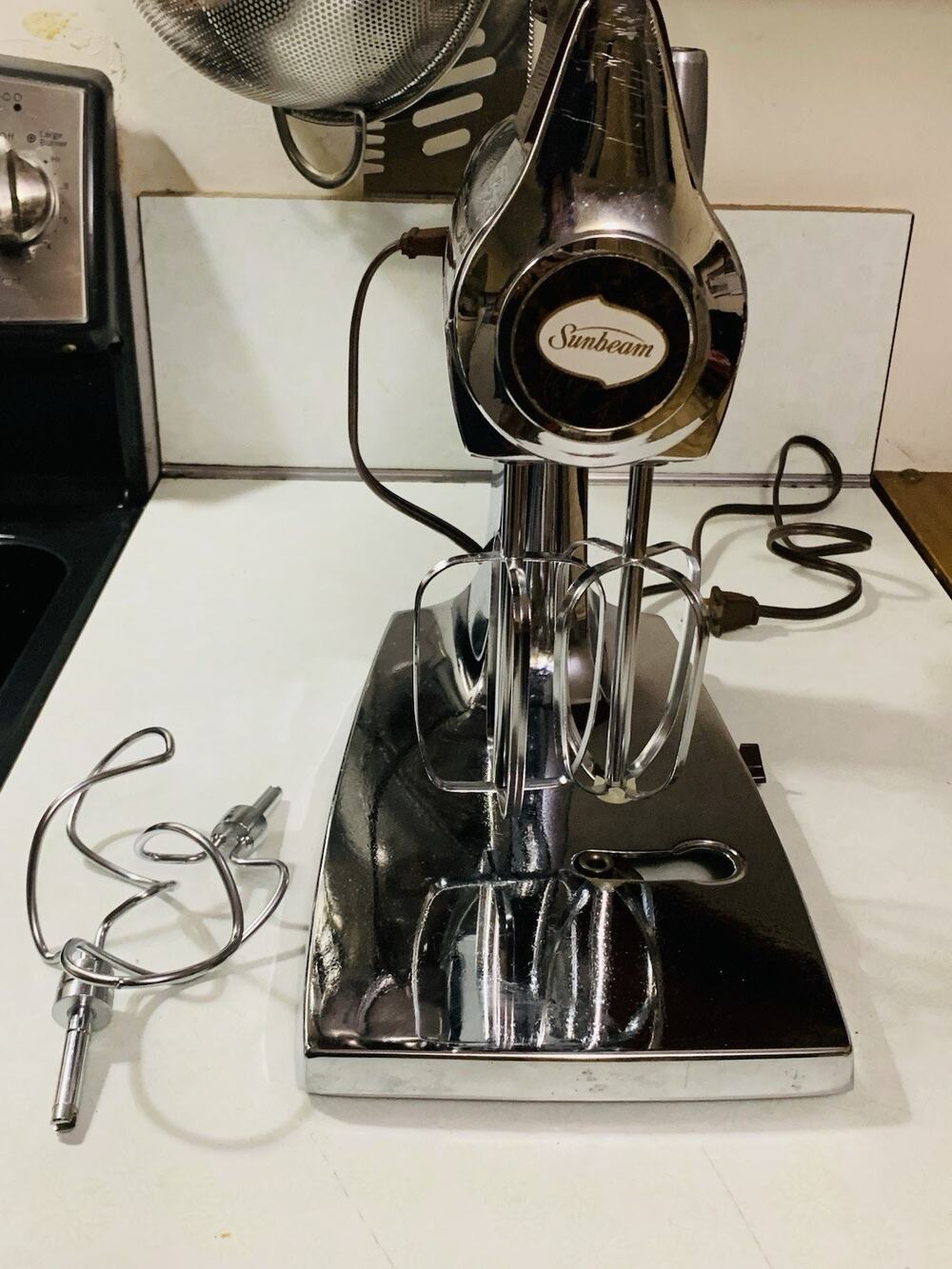 Vintage Sunbeam Mixmaster Deluxe 1-8B 12-Speed Stand Mixer 2-in-1 – No Bowl